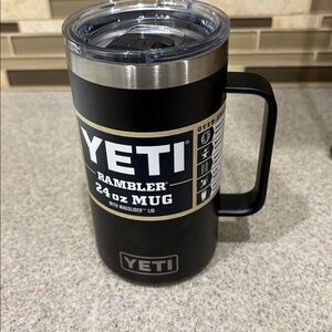 YETI Rambler 24 oz Black and Silver Mug